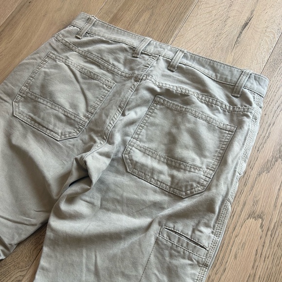 Old Navy Workwear Style Kakis - Picture 3 of 5